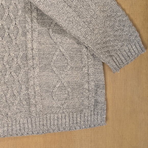 Bill Blass Gray Crew Neck Sweater - Picture 2 of 7